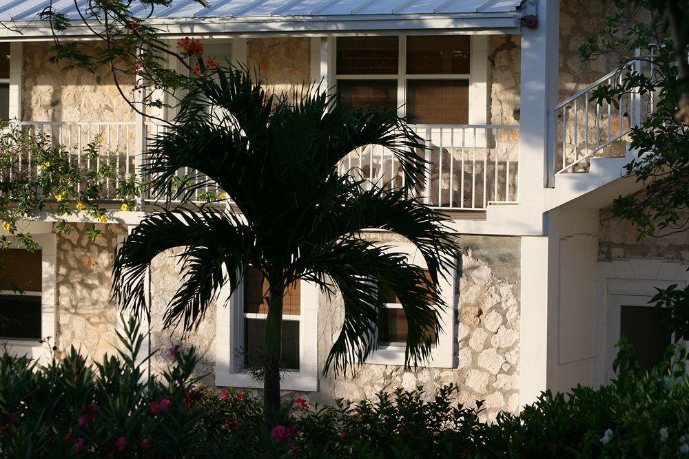 Hut Pointe Inn Governors Harbour Exterior foto